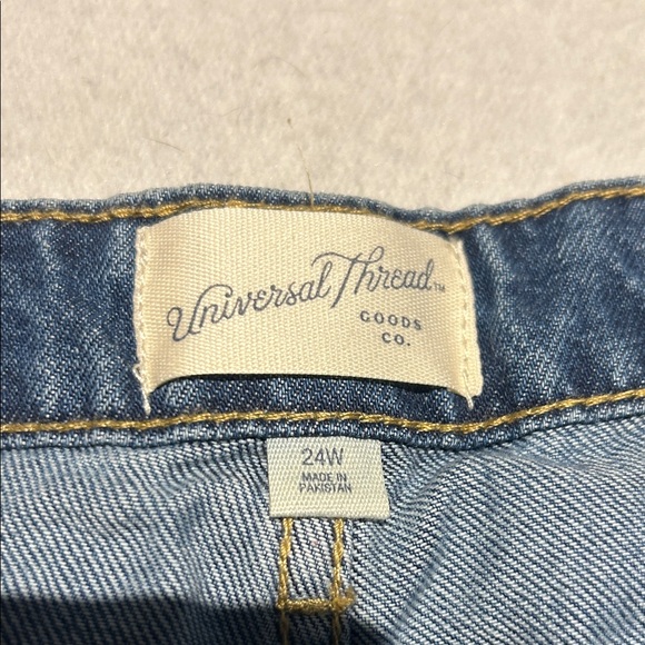 Universal Thread Women's Blue Boyfriend Jeans with Patches - Picture 4 of 7